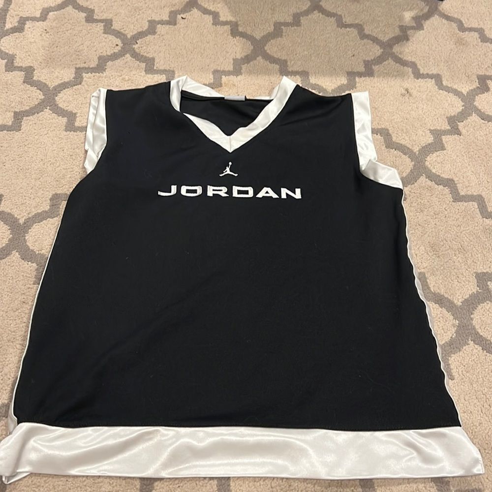 Jordan Muscle Shirt jersey boys size L in EUC black and white spell out on chest